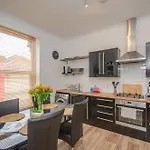 Stylish 91sqm Victoria 2 Bedroom Apartamento *
