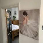 Апартаменты Stylish 91sqm Victoria 2 Bedroom *