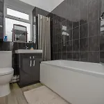 Апартаменты Stylish 91sqm Victoria 2 Bedroom