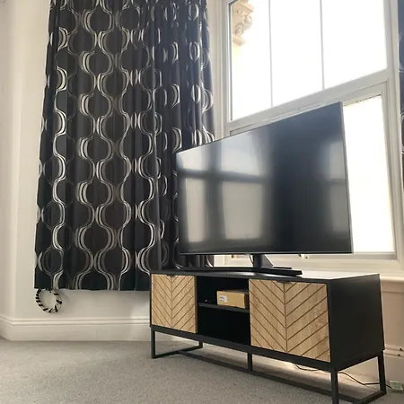Апартаменты Stylish 91sqm Victoria 2 Bedroom *