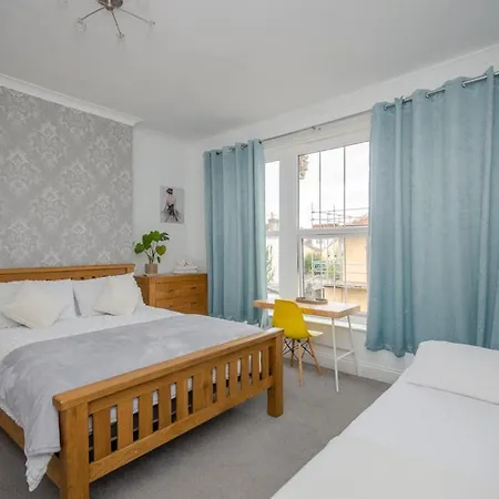 Stylish 91sqm Victoria 2 Bedroom Appartement