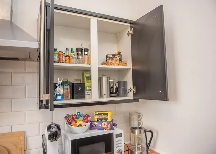 Stylish 91sqm Victoria 2 Bedroom *