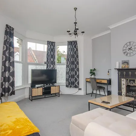 Stylish 91sqm Victoria 2 Bedroom Appartement Bristol