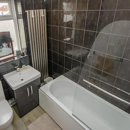 Stylish 91sqm Victoria 2 Bedroom *