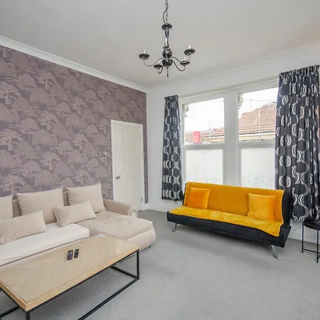 Stylish 91sqm Victoria 2 Bedroom